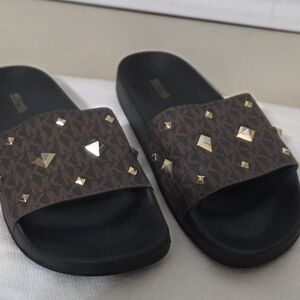 Michael Kors Tyra Studded Logo Slide Brown
SIZE: 10